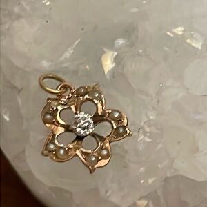 10K diamond and pearl pendant